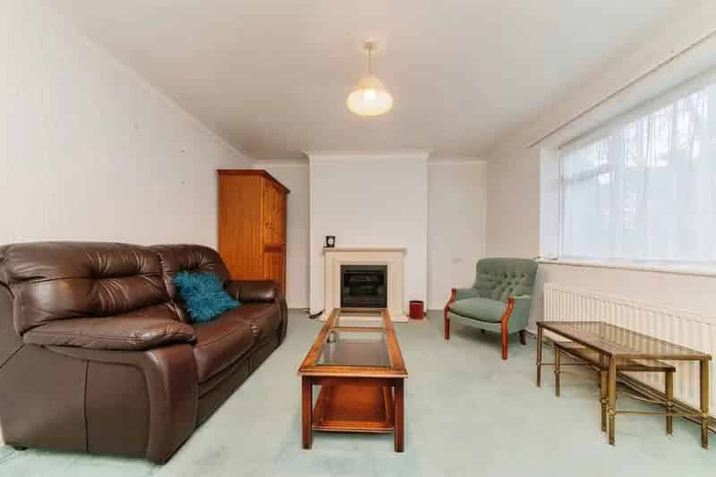 2 Bed Ground Floor Maisonette Near Bushey Station