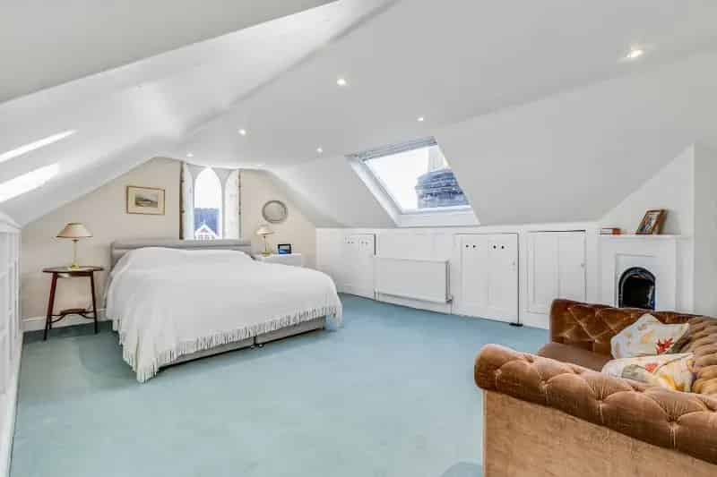 10 bedroom house in Barnes