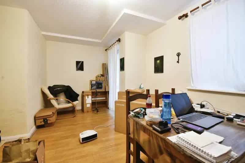 1-Bedroom Apartment Near Wilmslow Road Manchester