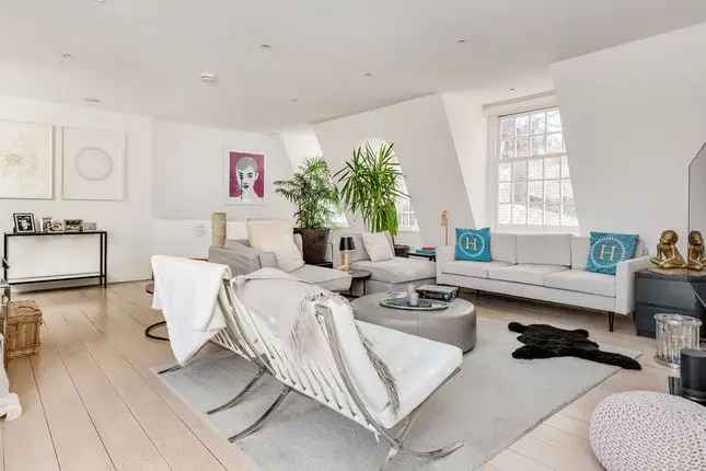 3-Floor House with Roof Terrace and Modern Kitchen
