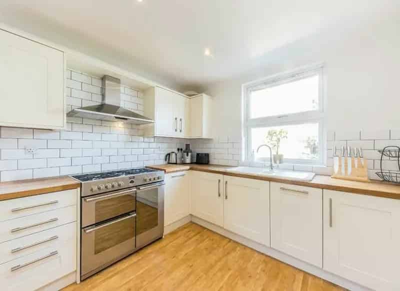 Spacious Victorian Upper Maisonette Two Double Bedrooms