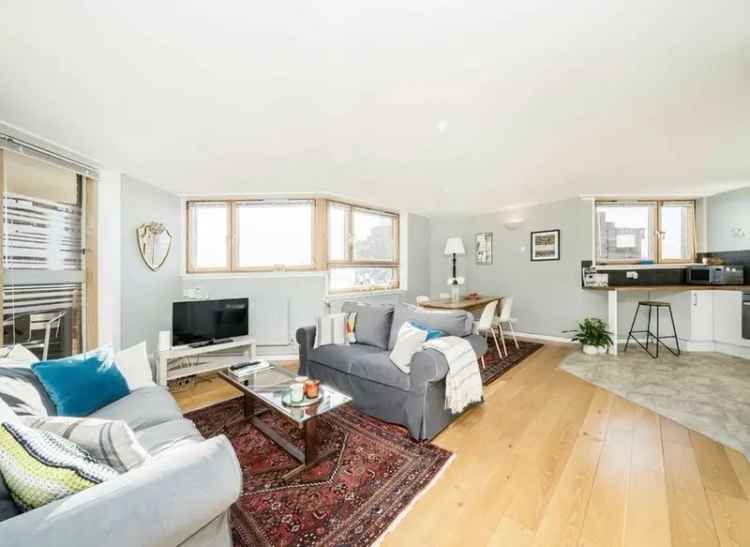 Flat For Sale in London, England