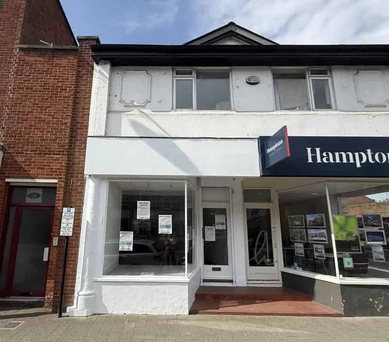 Newbury Town Centre Retail Unit For Lease