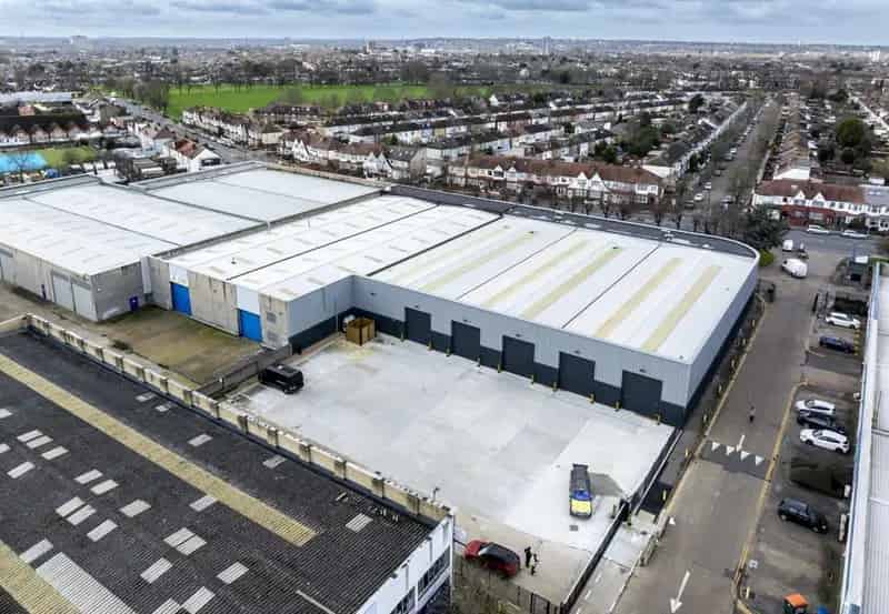 Industrial Unit: High Ceiling, Roller Doors, Office Space