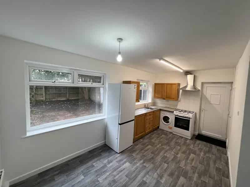 3 Bedroom Semi-Detached House to Rent