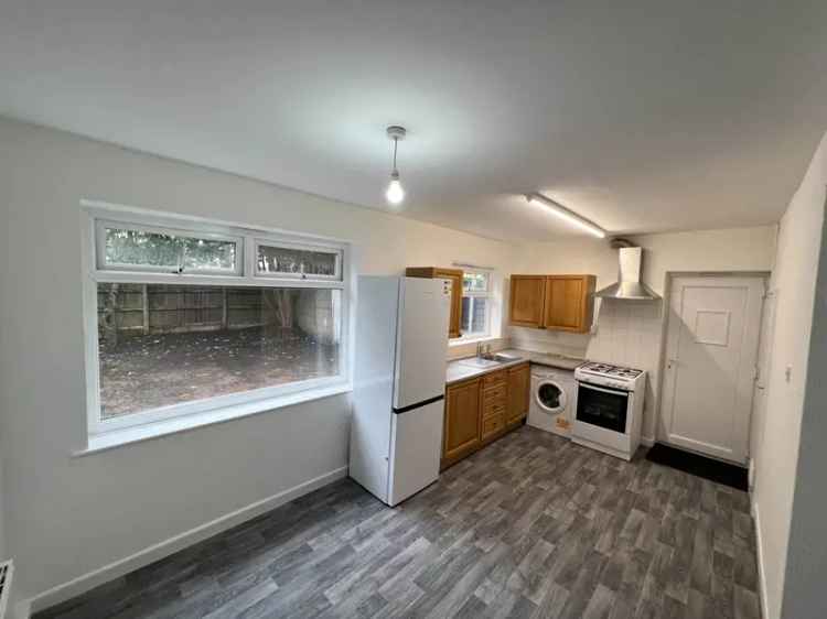 3 Bedroom Semi-Detached House to Rent