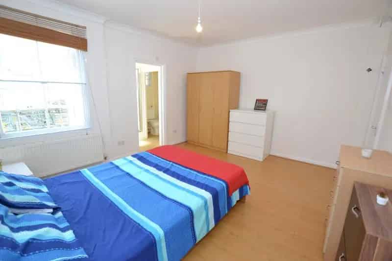 2 Bedroom Maisonette Flat to Rent Aldgate East