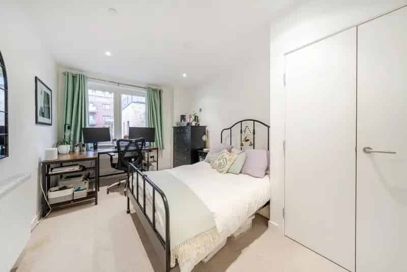 Two Bedroom Apartment near Queens Road Station