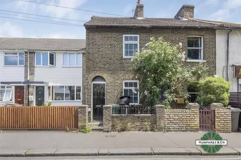 2 Bedroom End Terrace House To Rent - Recently Refurbished