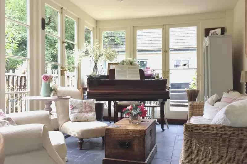 Spacious Family Home with Annex and 1.2 Acres of Land