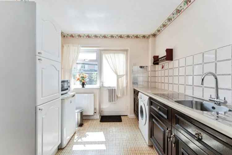 3 Bed Detached House Near Amenities and A141