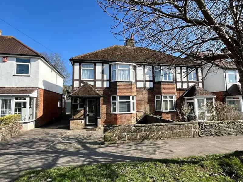 3 Bedroom Semi-Detached House For Sale Near Park