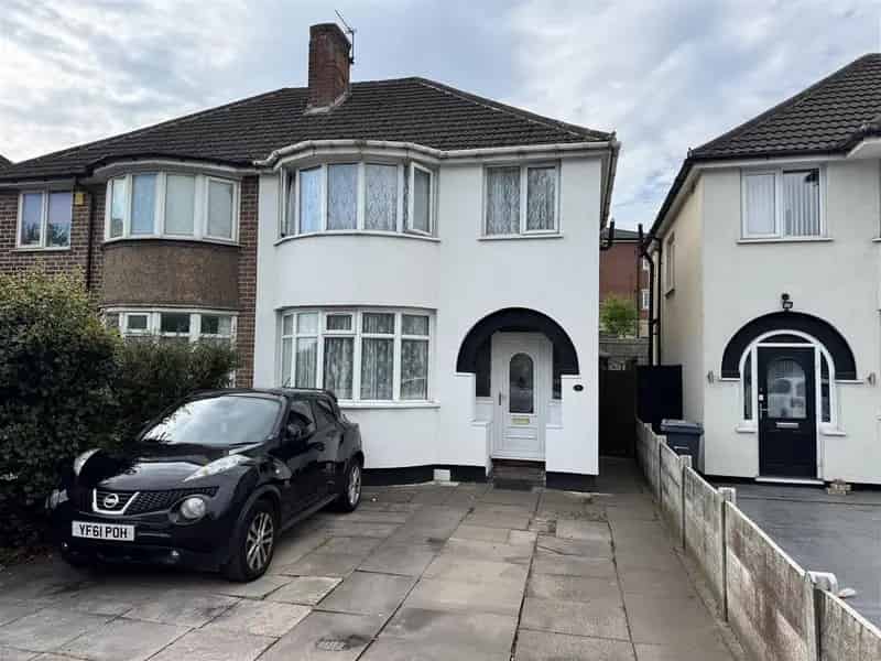 3 Bedroom Semi-Detached House for Sale