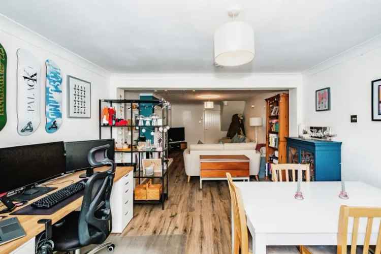 Family Home Near Amenities and Thomas A Becket School