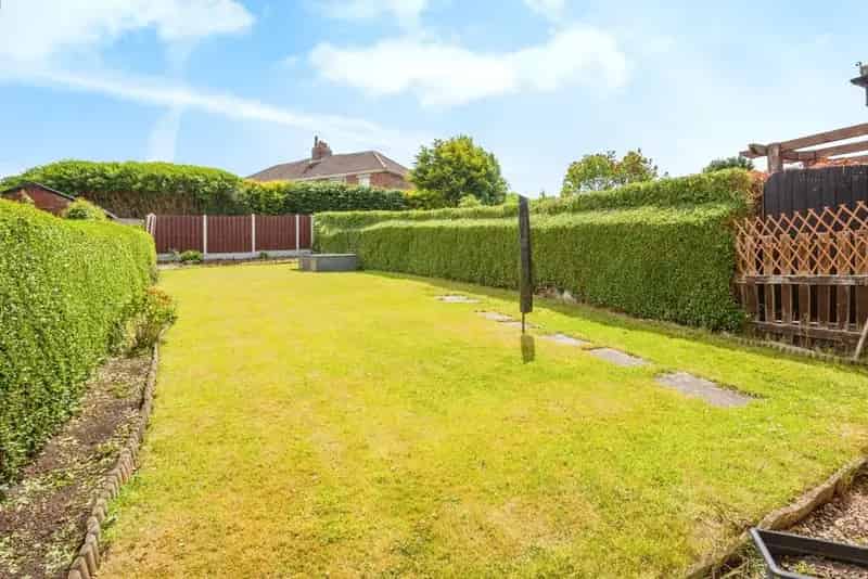 3 Bedroom Semi Detached House for Sale Wrenthorpe West Yorkshire