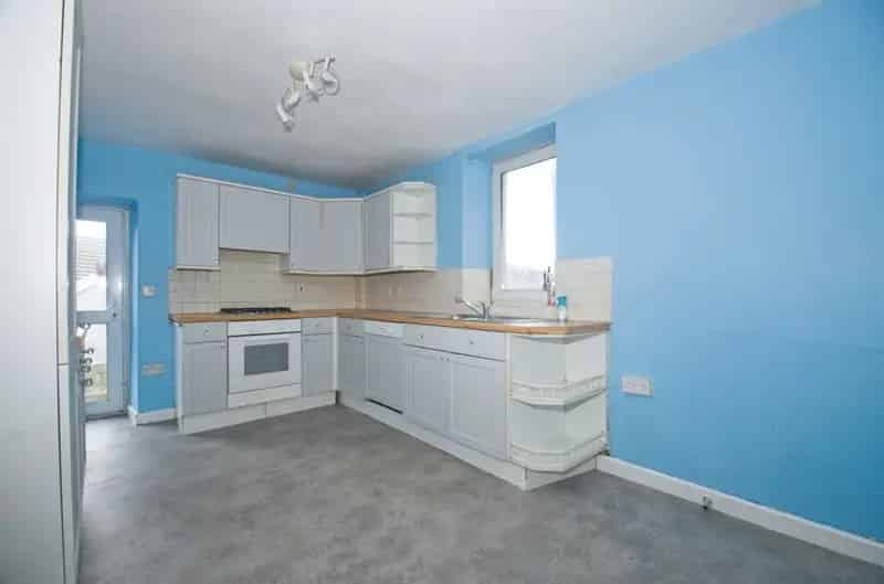 3 Bedroom Terraced House Near Amenities and Schools