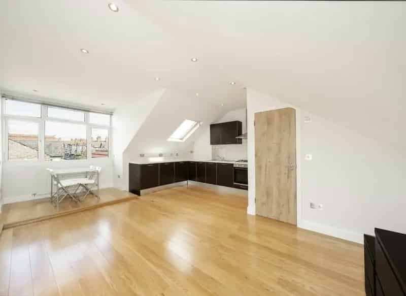 Spacious Split Level Studio Apartment Near Brent Cross