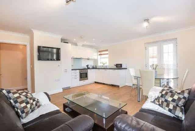 2 Bed 2 Bath Apartment South Newbury Allocated Parking No Onward Chain