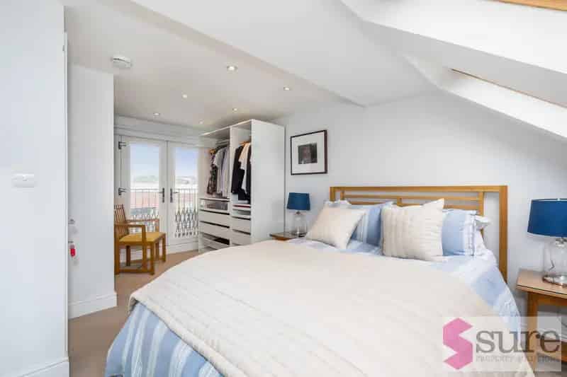 5 bedroom terraced house