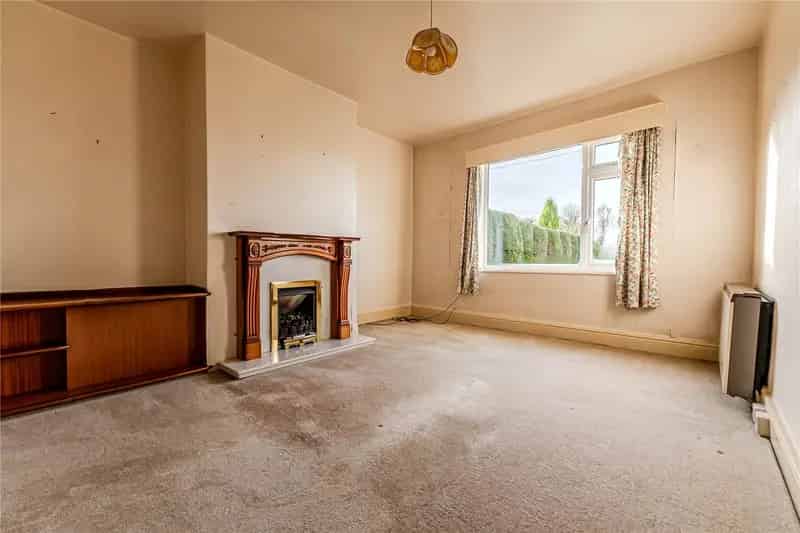 Three Bedroom Semi Detached House Rawdon