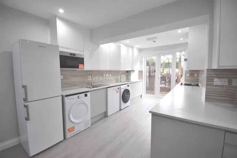 6 Bedroom Semi Detached House to Rent Reading