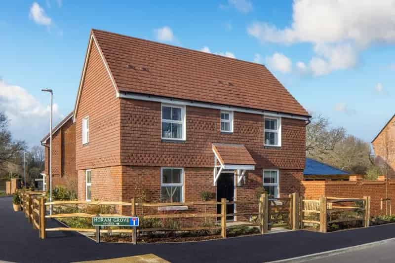 3 Bed House for Sale - Open Plan Living and Family Bathroom