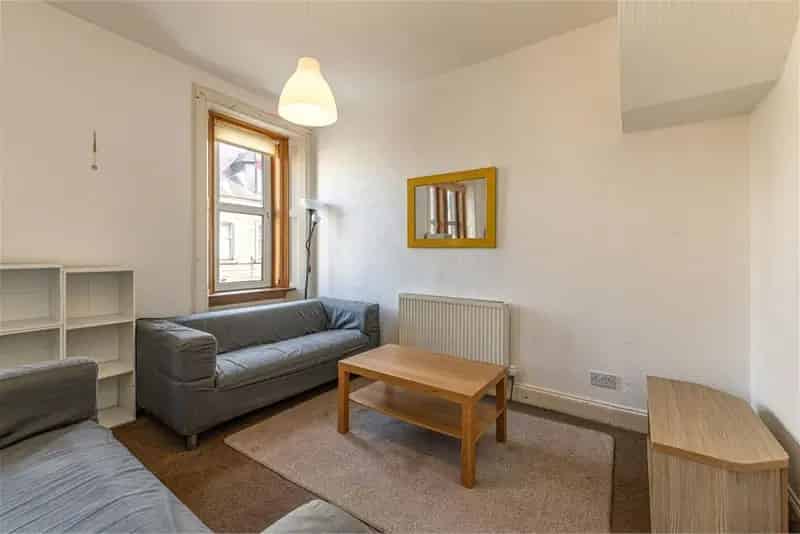 4 Bed Maisonette Flat with Open Plan Lounge Kitchen
