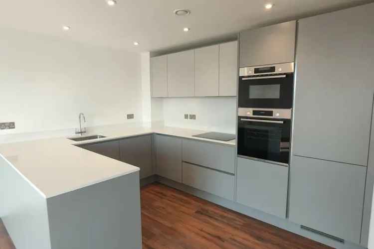 Luxury 2-Bed Apartment Bury St Edmunds Modern Design Balcony Parking