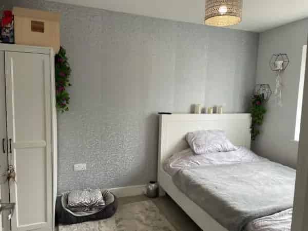 3 Bedroom Semi Detached House East Molesey Surrey