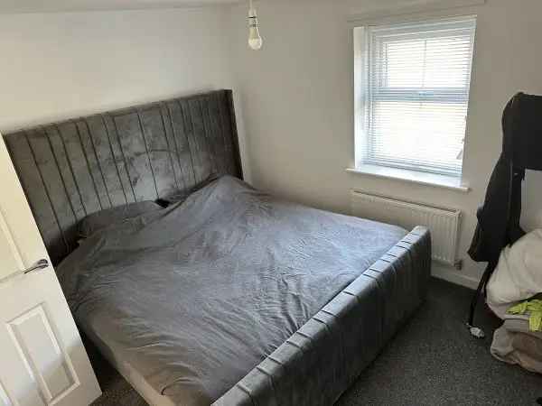 House For Rent in Leeds, England