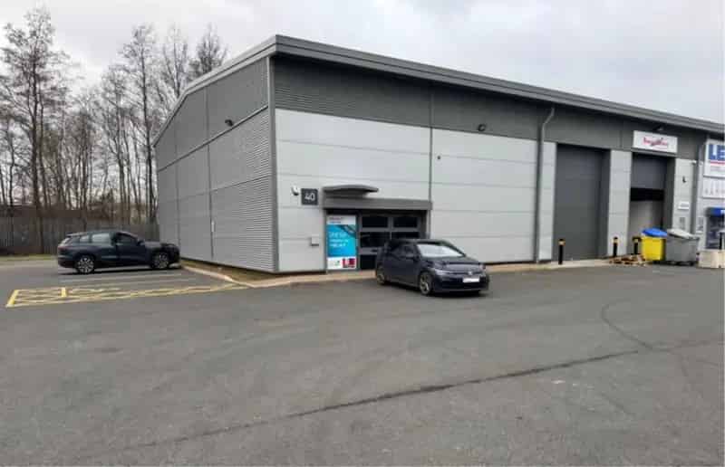 Modern Warehouse Unit To Let 3902 sq ft