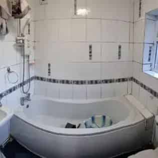 2 Bedroom House Manchester 47m² Modern Kitchen Family Bathroom