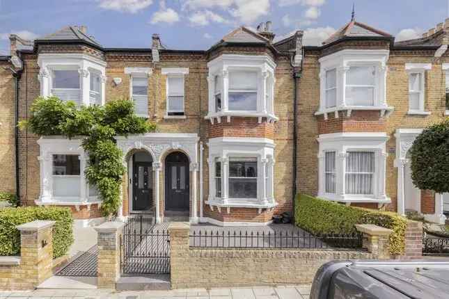 Four Bedroom House in Abbeville Village London