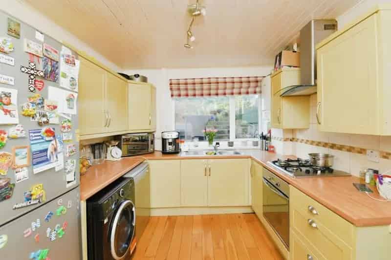 Three Bedroom Family Home Stunning Views Modern Kitchen Large Garden