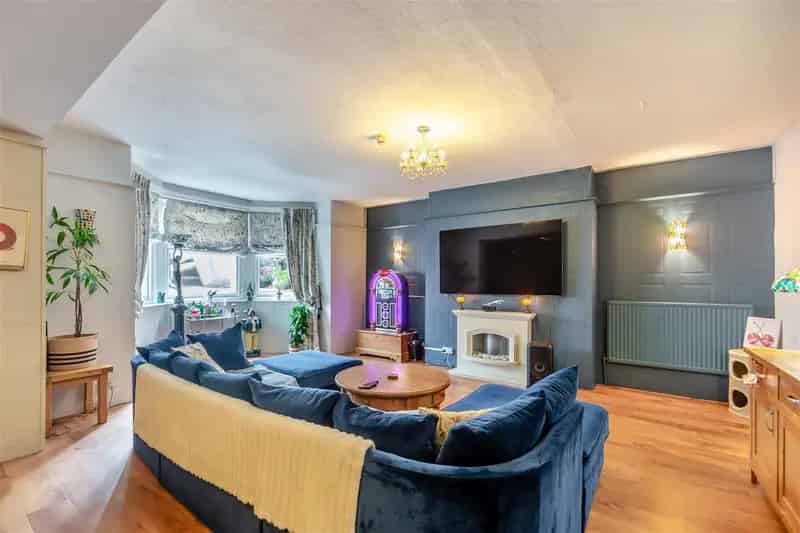 11 Bedroom Sea View House with Holiday Let Potential