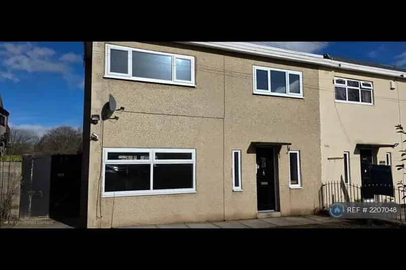 3 Bedroom Semi Detached House Bradford
