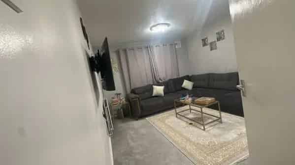 Ground Floor 1 Bedroom Apartment with Large Living Room and Kitchen