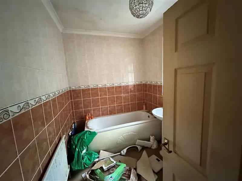 3 bedroom semi-detached house