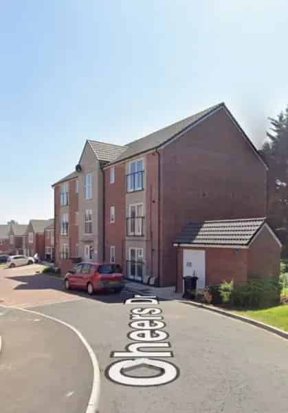 2-Bed Top Floor Apartment with Parking and Garden