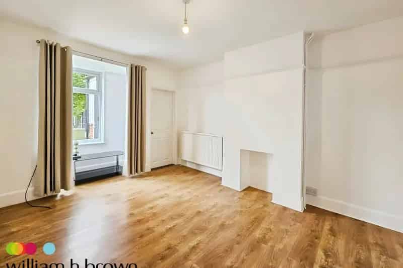 3 Bed Semi Detached House Near Amenities and Schools