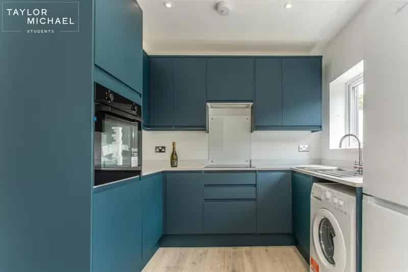 4 Bedroom Student House Near Brighton University