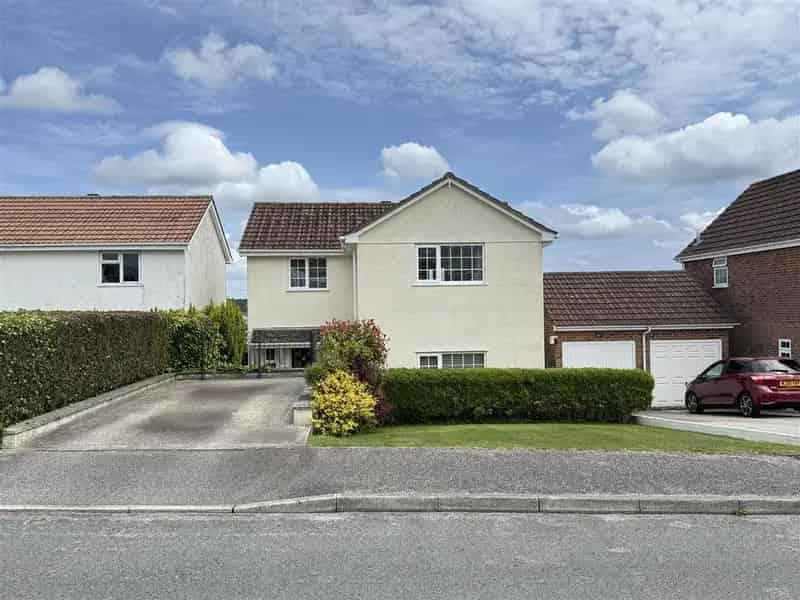 4 Bedroom Detached House For Sale St Austell