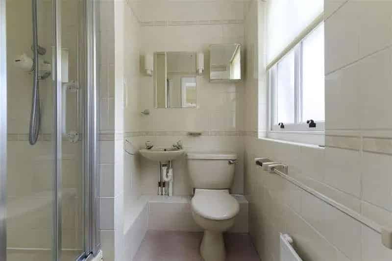 2 Bed Flat for Sale Sanderstead - 2 Bathrooms, Garage, No Onward Chain
