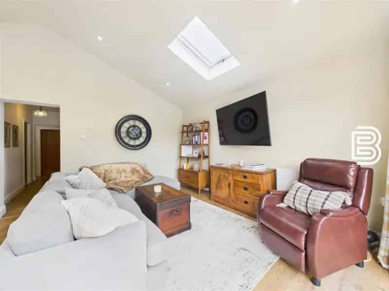 3 Bed Detached Bungalow Hillmorton  Open Plan Living Garden Studio