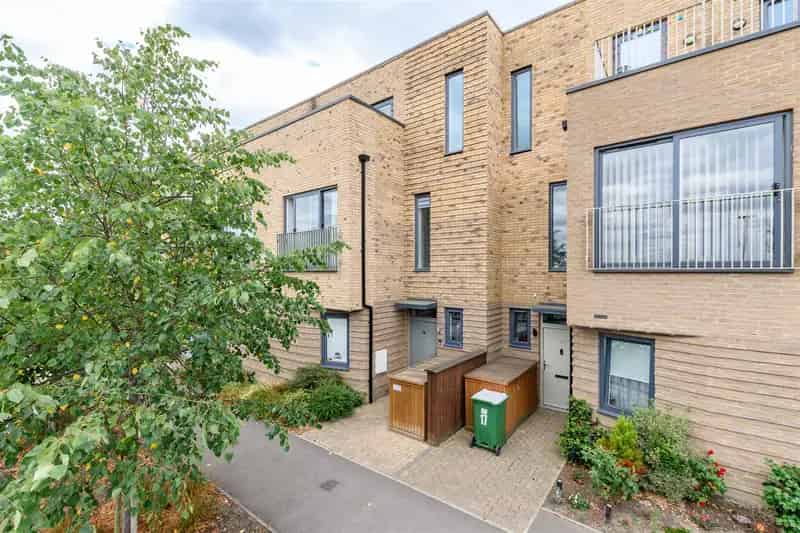 3 Bedroom Townhouse for Sale Near Erith Station