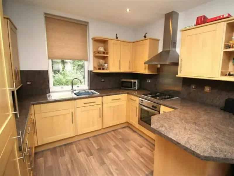 2-Bed Apartment in Gated Development near Sea and Shops