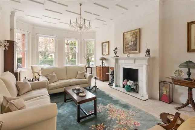 Flat for sale in Oakwood Court, London W14