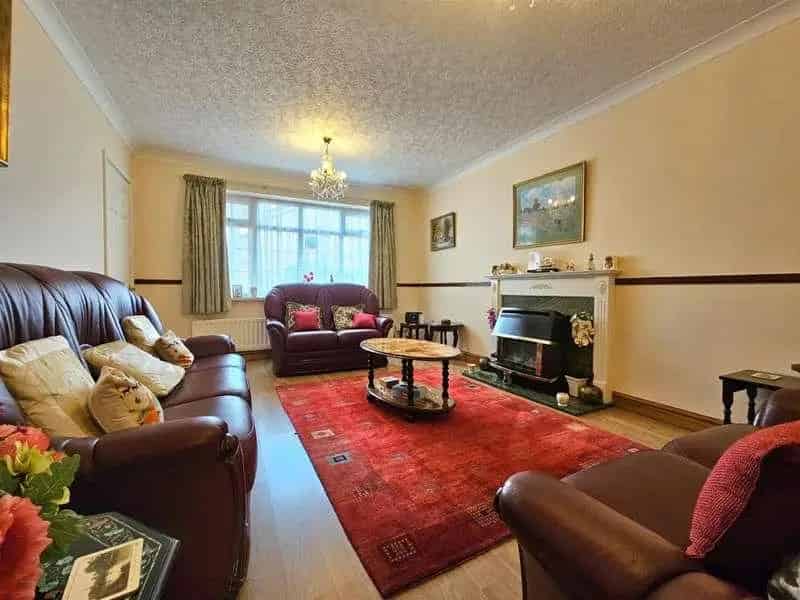 4 Bed Detached House For Sale