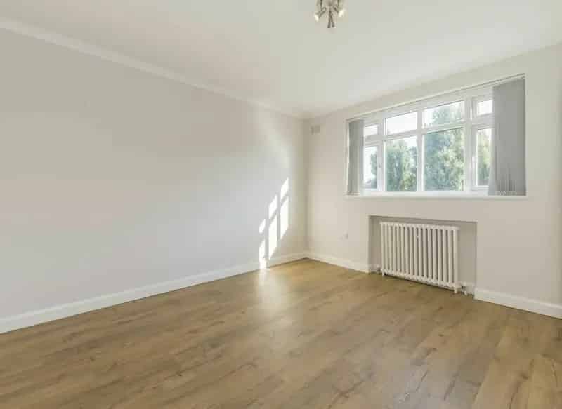 Flat For Sale , Kingston Hill, London, England