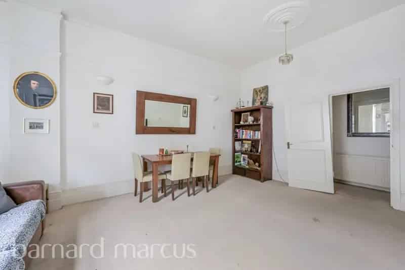 One Bedroom Apartment near Kensington Olympia